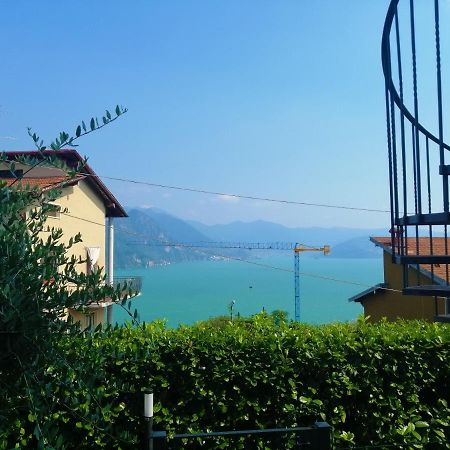 Iseolakerental - Appartamento Chiara Riva di Solto Extérieur photo